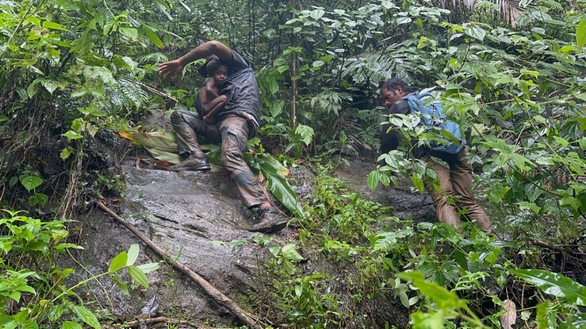 Forest officials became angels for children trapped in caves in Kerala forest saved in this way 1