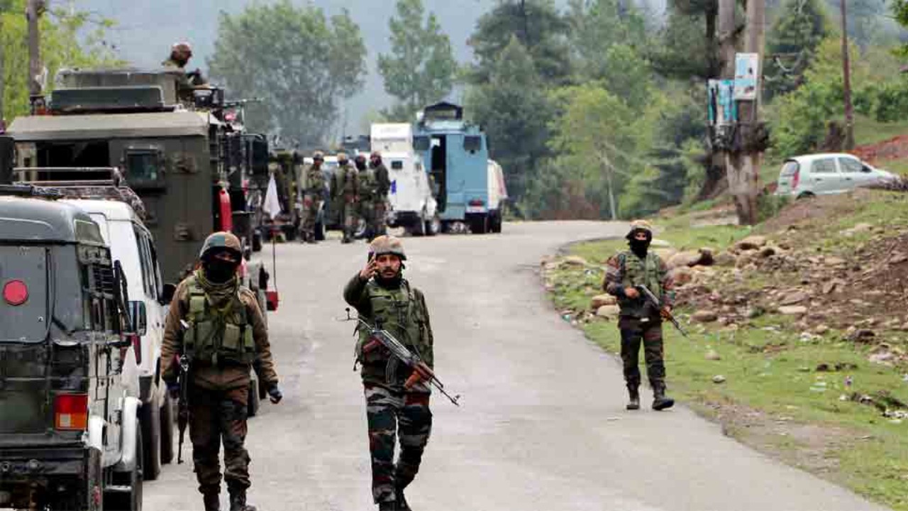 Pakistan is sending terrorists to Jammu and Kashmir this is what Indian soldiers are doing 1