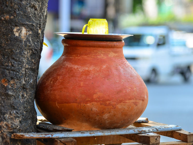 we drink matka water in rainy season barsat ke mausam me mitti ke matke ka pani peena chahiye ya nhi ghada pani benefits and side effects 1