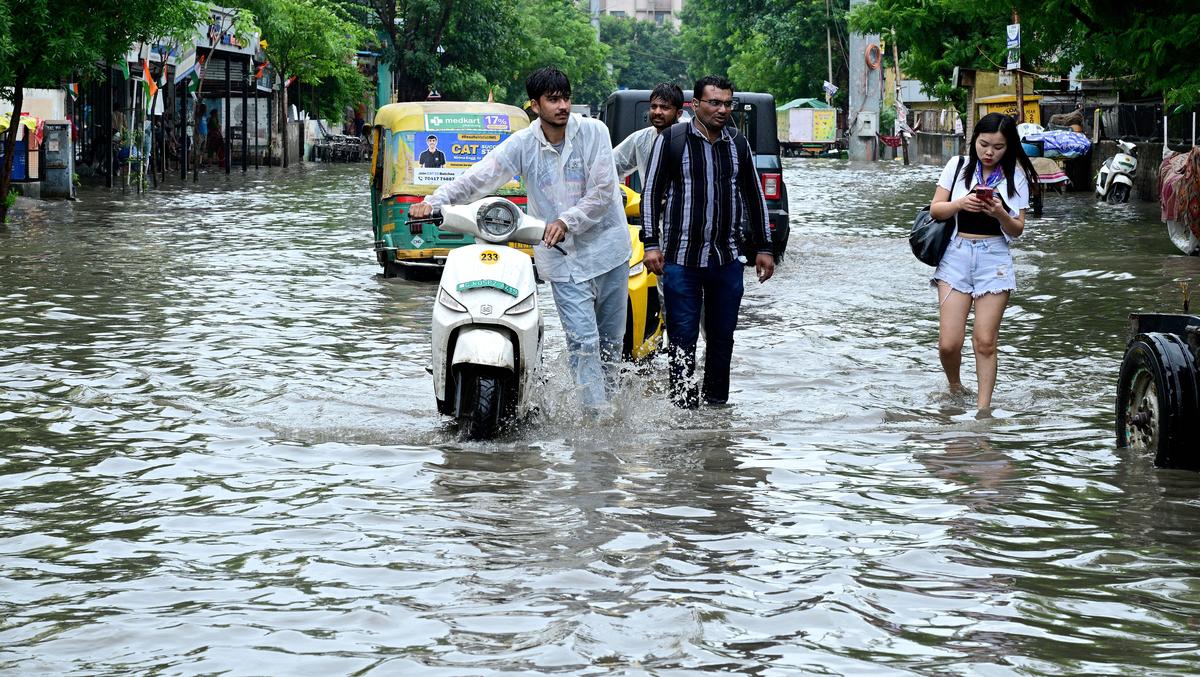 ગુજરાતમાં પૂર અંગે અમિત શાહ એક્શન મોડમાં1