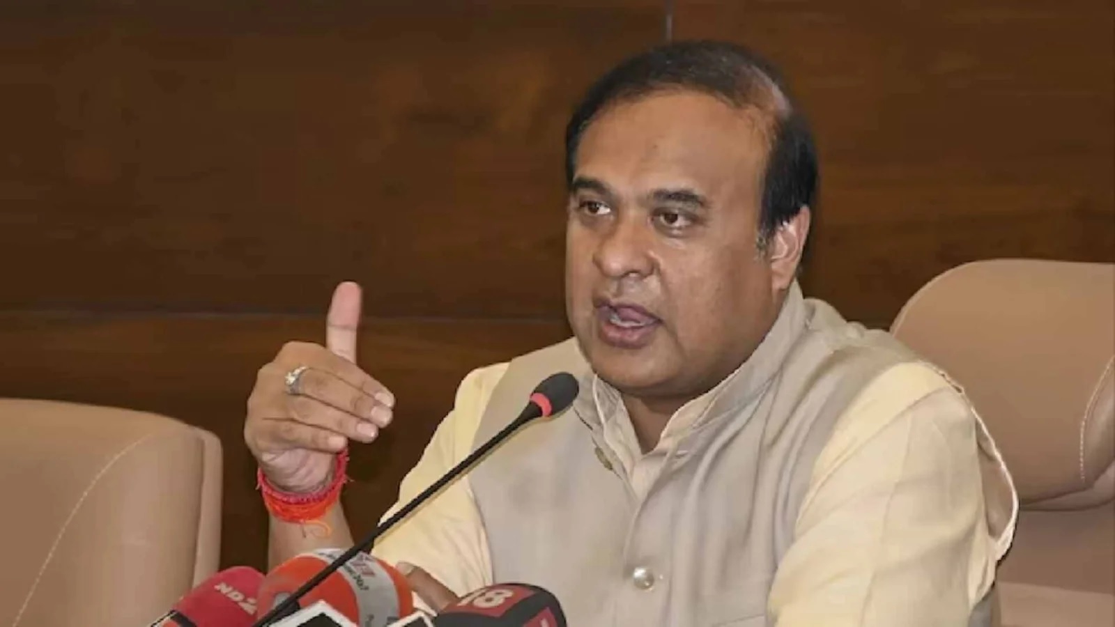 assam police sent back 17 bangladeshis from the border cm himanta biswa1