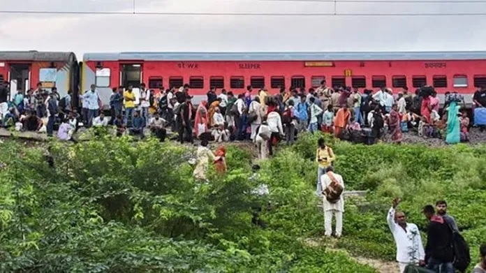 big conspiracy to overturn train in gujarat railway track tampered with train1