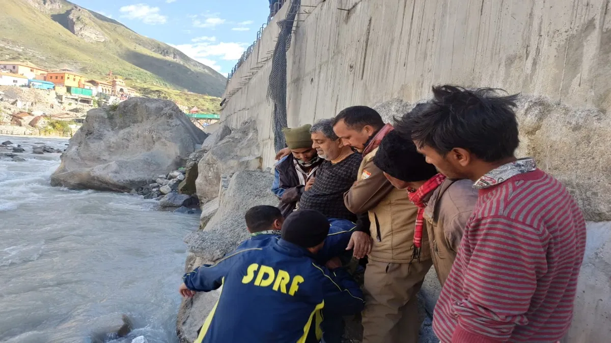 family came from malaysia to visit chardham son drowned in alaknanda river in badrinath uttarakhand1