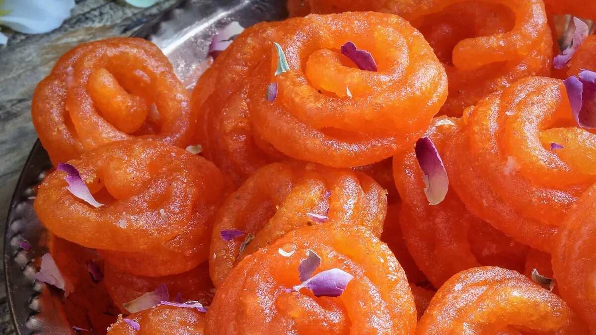 follow these easiest hacks to make perfect chashni or sugar syrup for different sweets made at home1