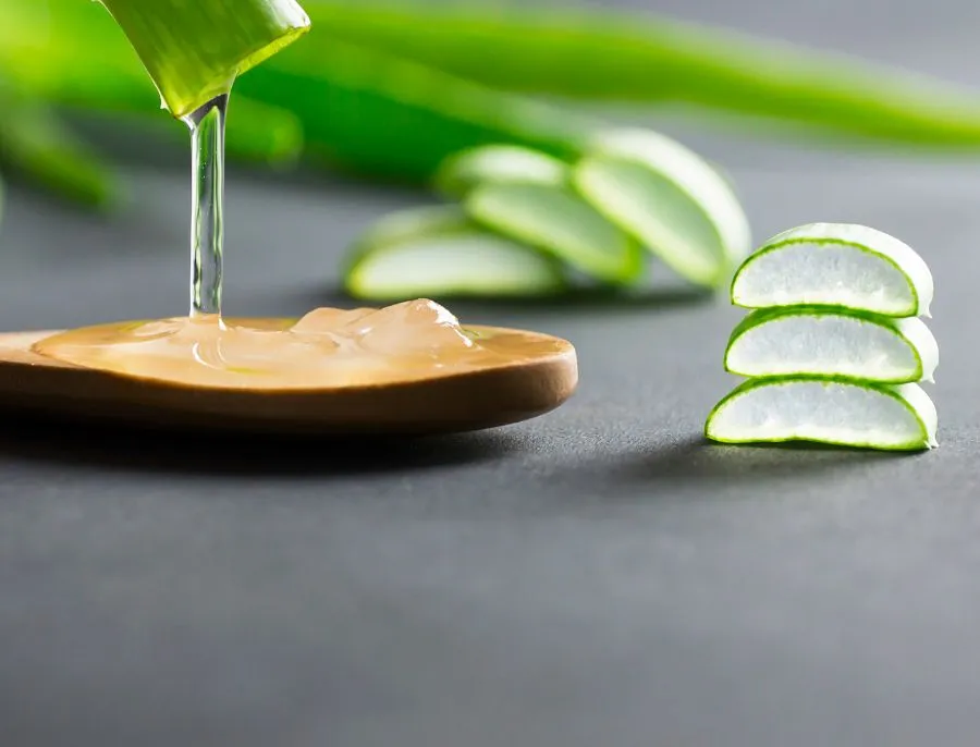 home remedies of dark circle in your face use aloe vera gel cucumber aloo paste nimbu dag dhabbe hatane ke tarike1