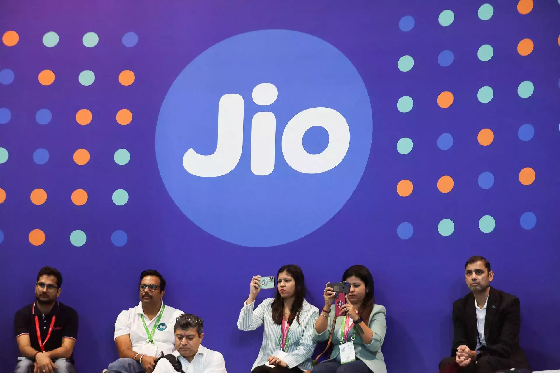 jio and vi offering up to 30gb free data to users in these plan1