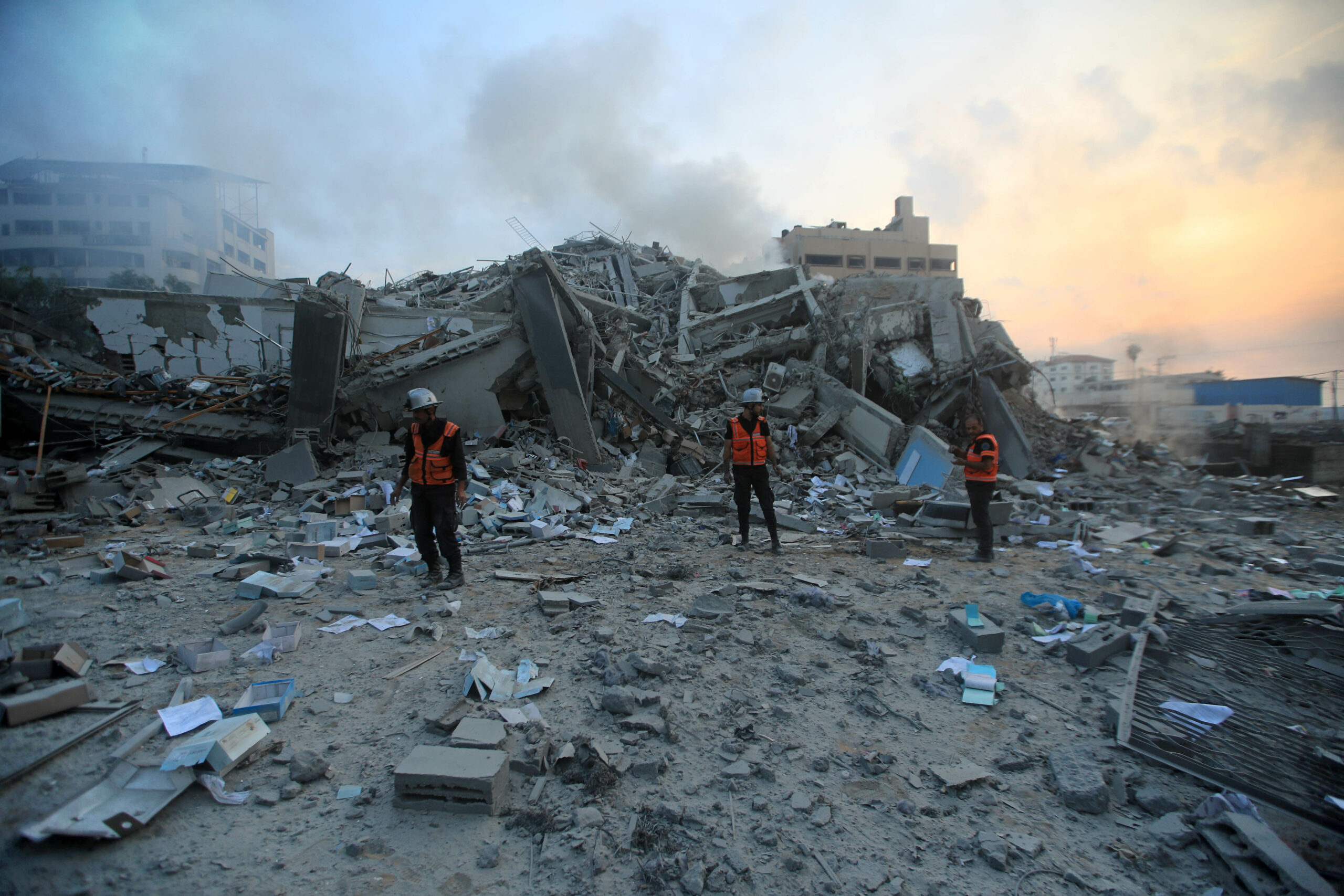 middle east 14 palestinians killed in israeli attacks in gaza city1