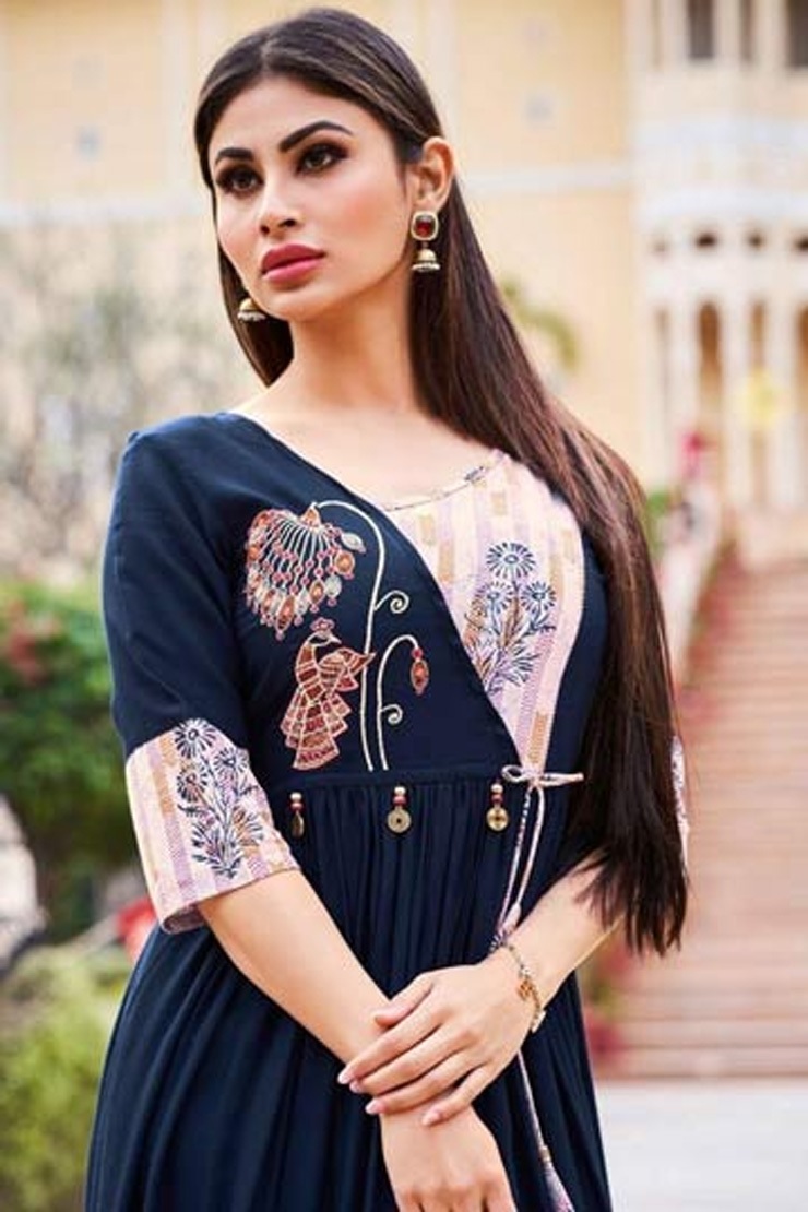 short kurti sleeves designs style with jeans