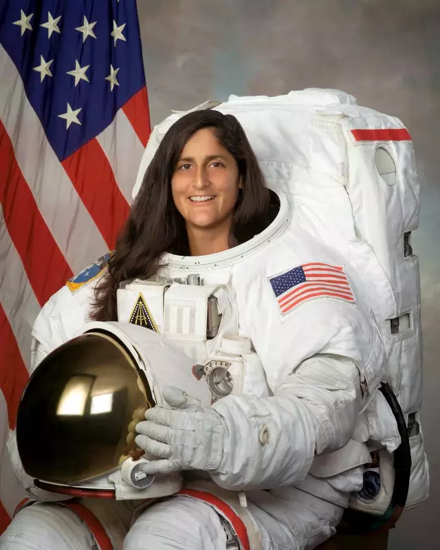 sunita williams always keeps lord ganesha with herself said that is why1