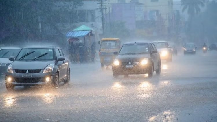 aaj ka mausam 7 october cyclone thunderstorm heavy rain alert humidity in delhi ncr imd today weather forecast1