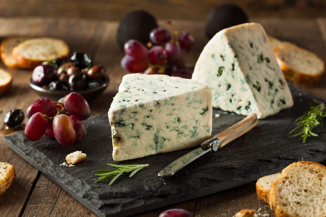 blue cheese benefits good bacteria healthy food dairy item milk for men gut heart2