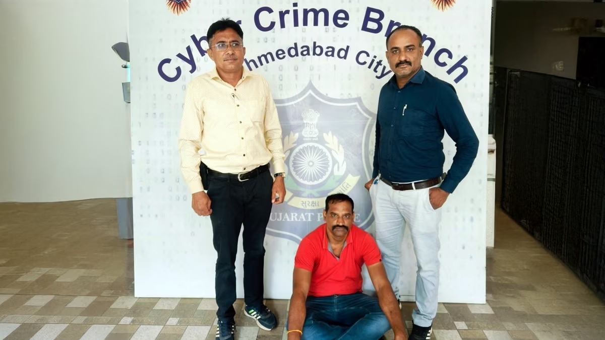 cyber crime 86 lakhs fraud police arrested accused andhra pradesh ahmedabad gujarat1