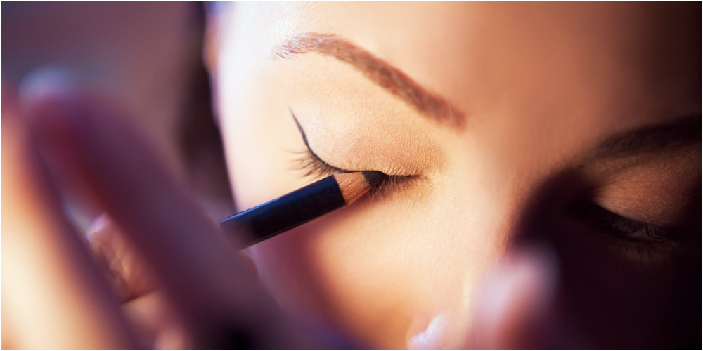 how to make eye makeup long lasting with best tips to apply kajal without spreading for long lasting look2