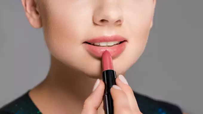 karwachauth 2024 beauty tips know how to choose best lipstick shade according to your clothes and skin tone1