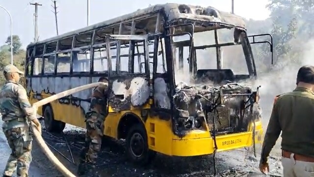 mp shivpuri moving school bus caught fire accident due to short circuit saved children bags books burnt1