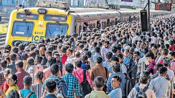 mumbai bandra terminus station stampede mumbai gorakhpur train indian railways