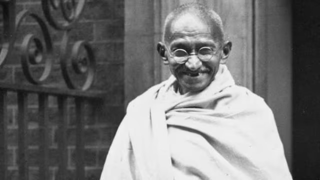 on gandhi jayanti 2 october 2024 know everything about mahatma gandhi in hindi2