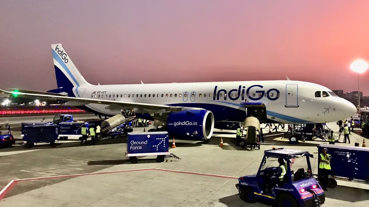 train accident threat flight bomb threat indigo mumbai to muscat flight mumbai to jeddah flight emergency landing1