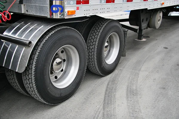 why some tyres of trucks hang in air floating wheels in trucks what is drop