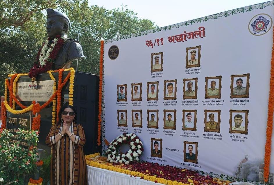 On the anniversary of the 2611 attack Mrs Manju Lodha paid tribute to the martyrs and said that the courage of the heroes will always be