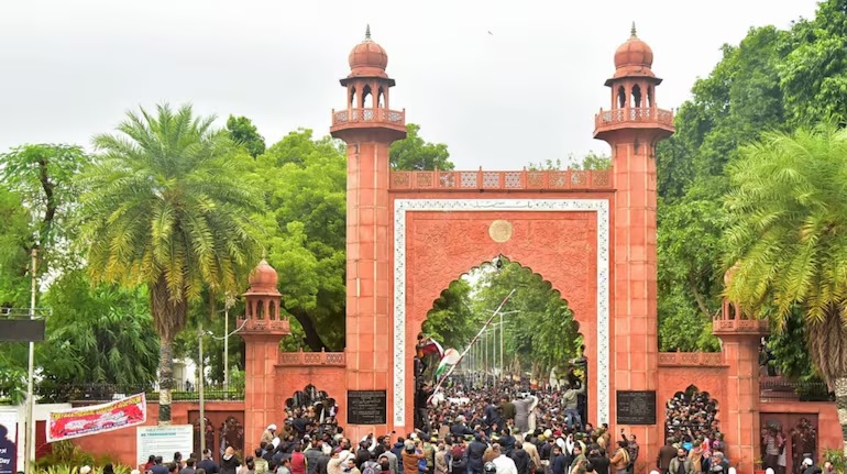 aligarh muslim university minority status case verdict supreme court cji dy chandrachud2