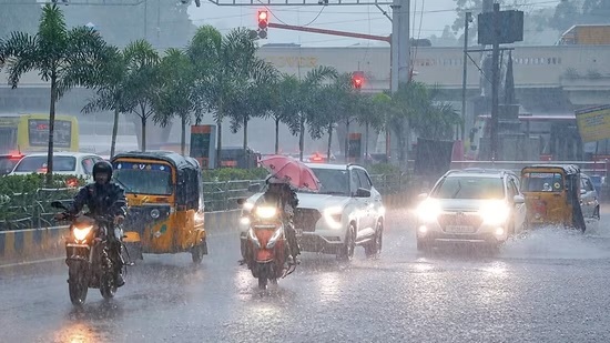 cyclone fengal hits tamil nadu and puducherry heavy rain alert1