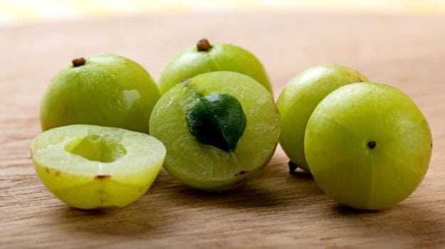 health amla ke fayde get rid of eye irritation and skin diseases by consuming in winter know benefits2