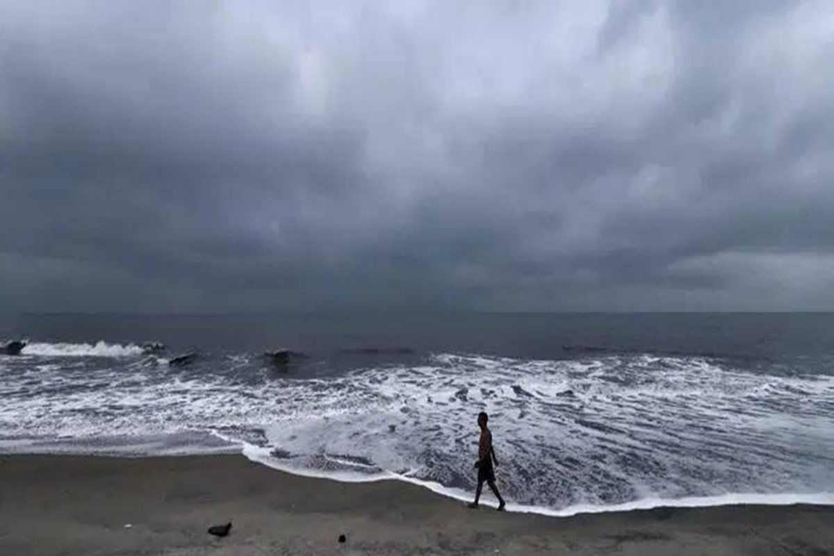 imd says deep depression stationary over bay of bengal to cross karaikal mahabalipuram1