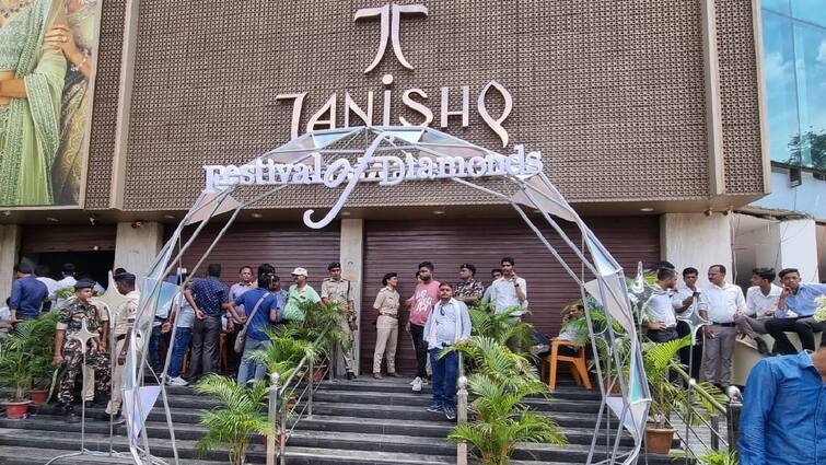 loot tanishq showroom patna dgp house near bihar police three miscreants bike firing1