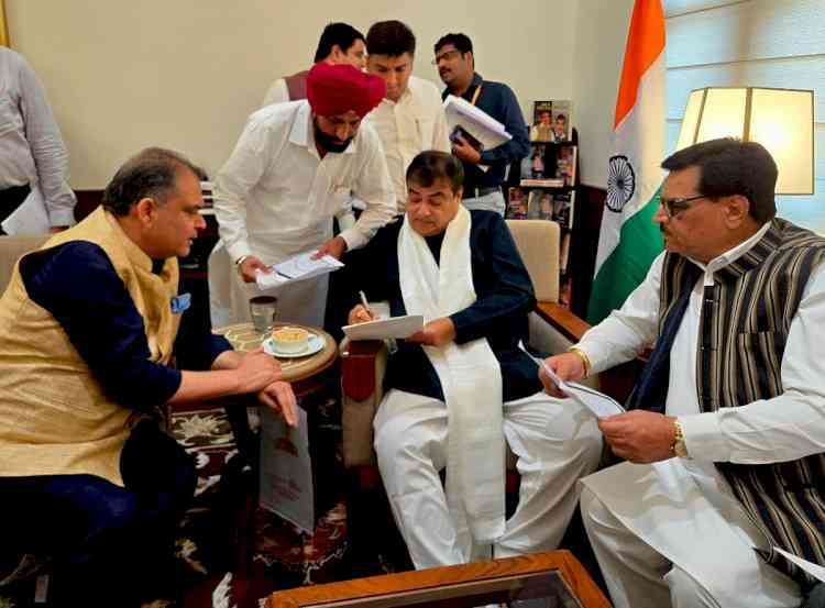 ludhiana rajya sabha mp sanjeev arora met union minister nitin gadkari in new delhi1