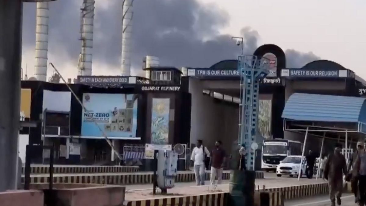 massive explosion in gujarat vadodara koyali refinery storage tank of iocl refinery1