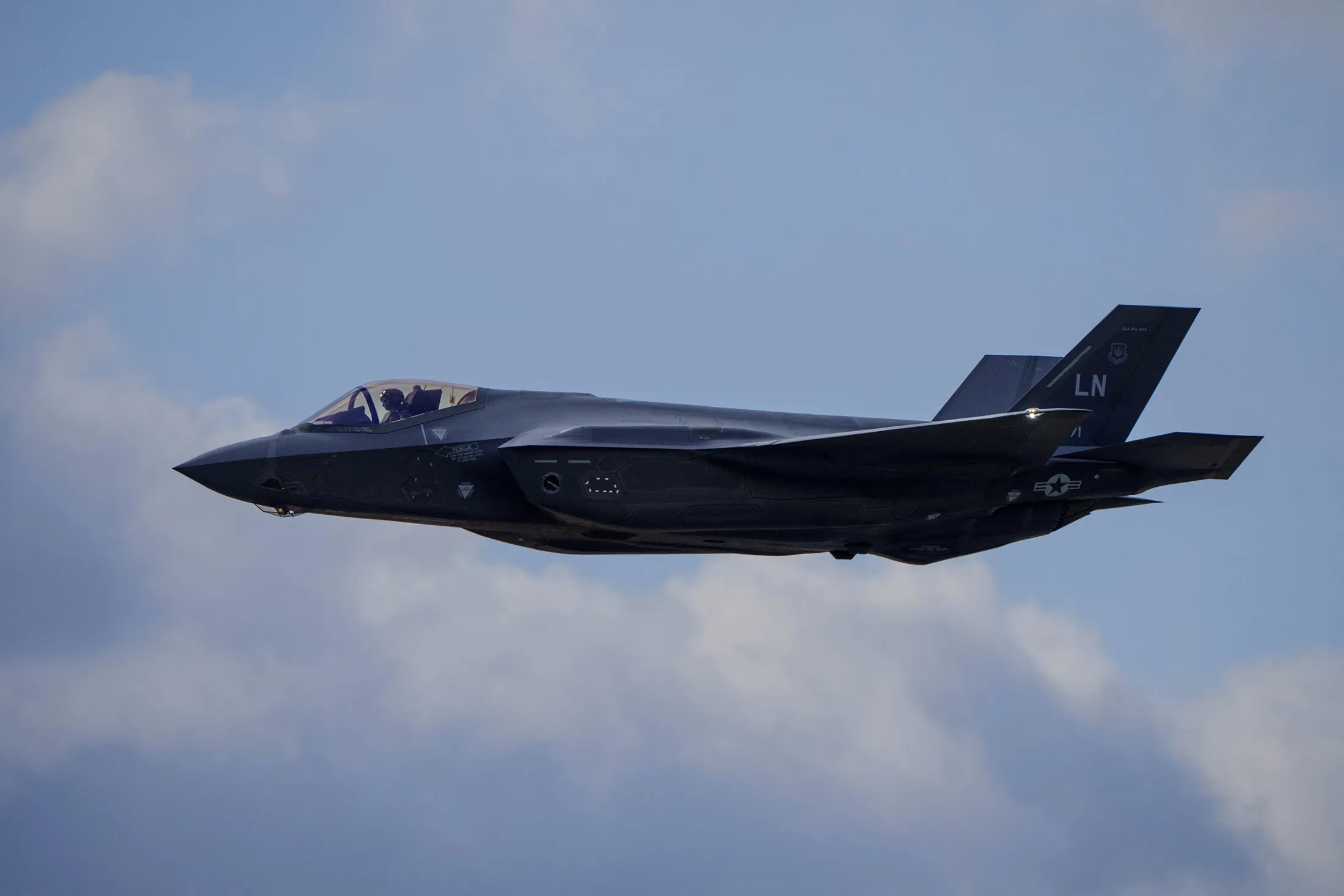 romania bolsters defence with 6 3 billion f 35 fighter jet purchase amid ongoing ukraine conflict1