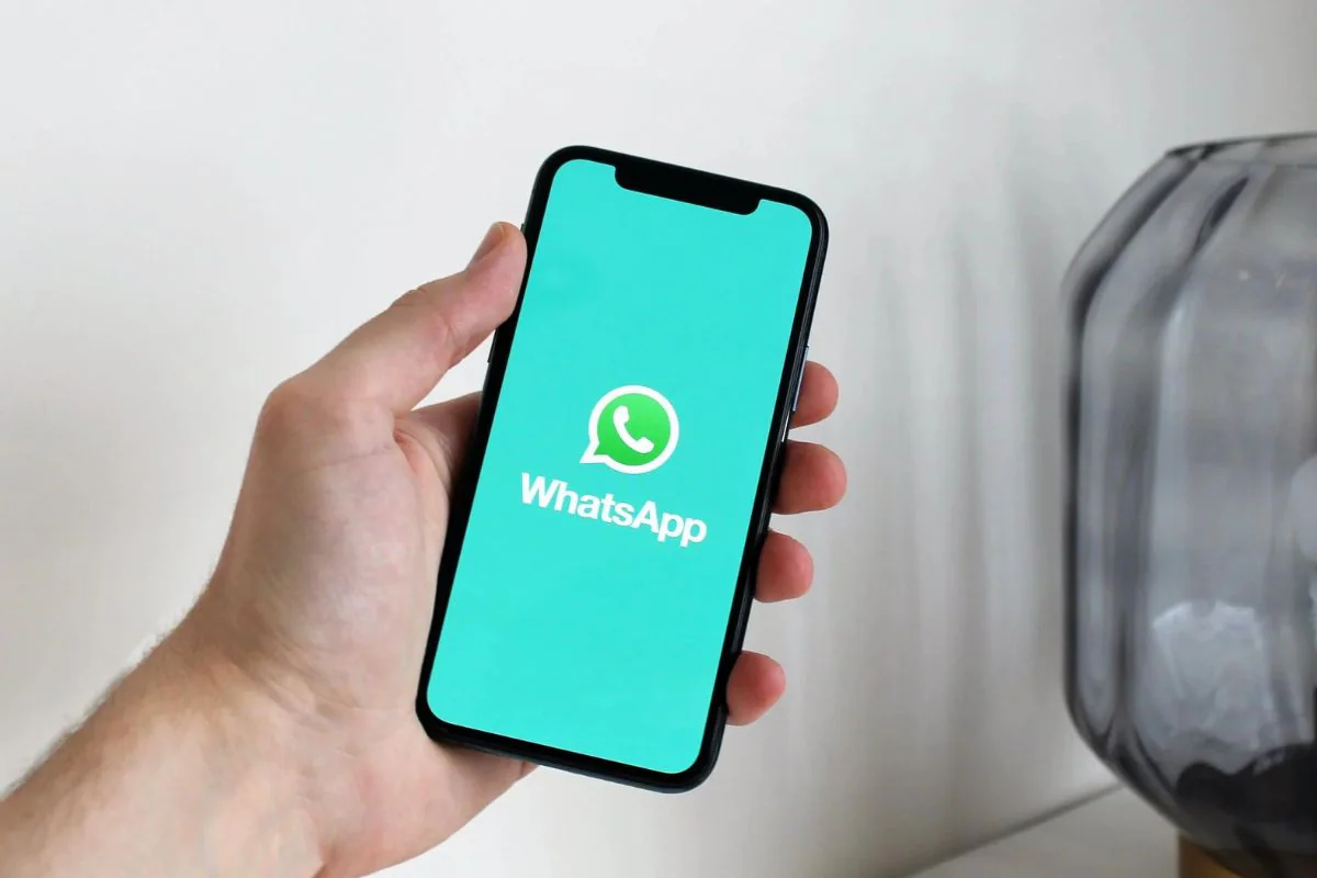 whatsapp is rolling out a gallery shortcut for the chat interface know feature details