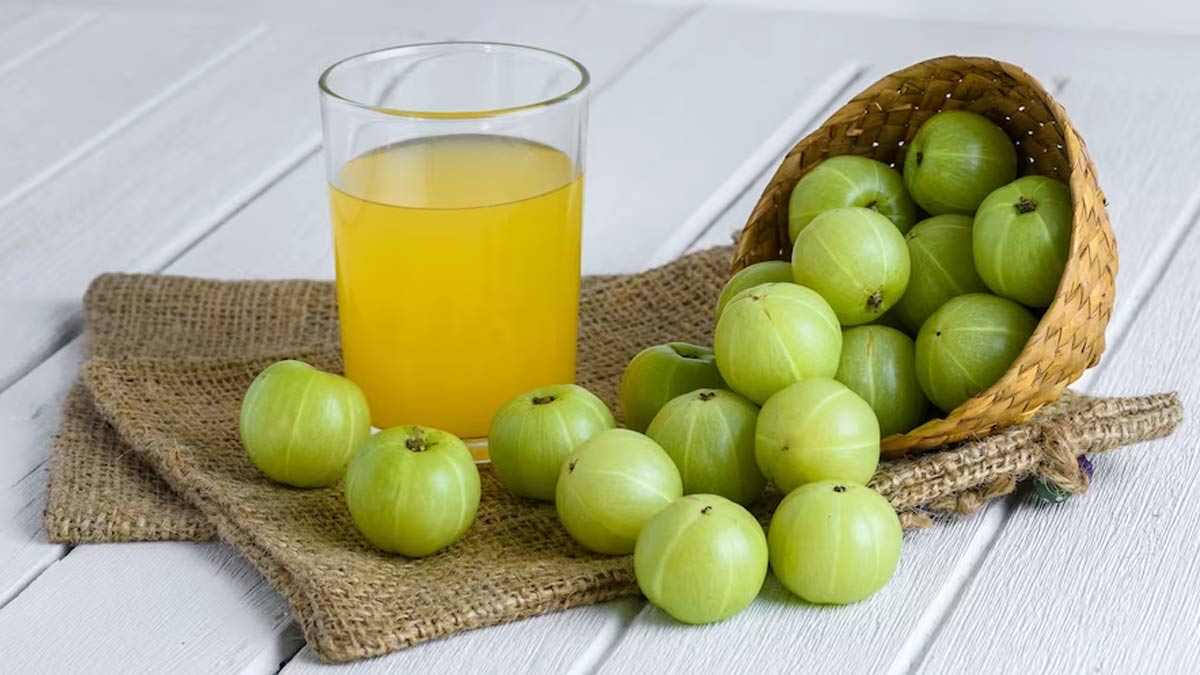 drink amla juice empty stomach to stay energetic all day magical health benefits of amla juice1