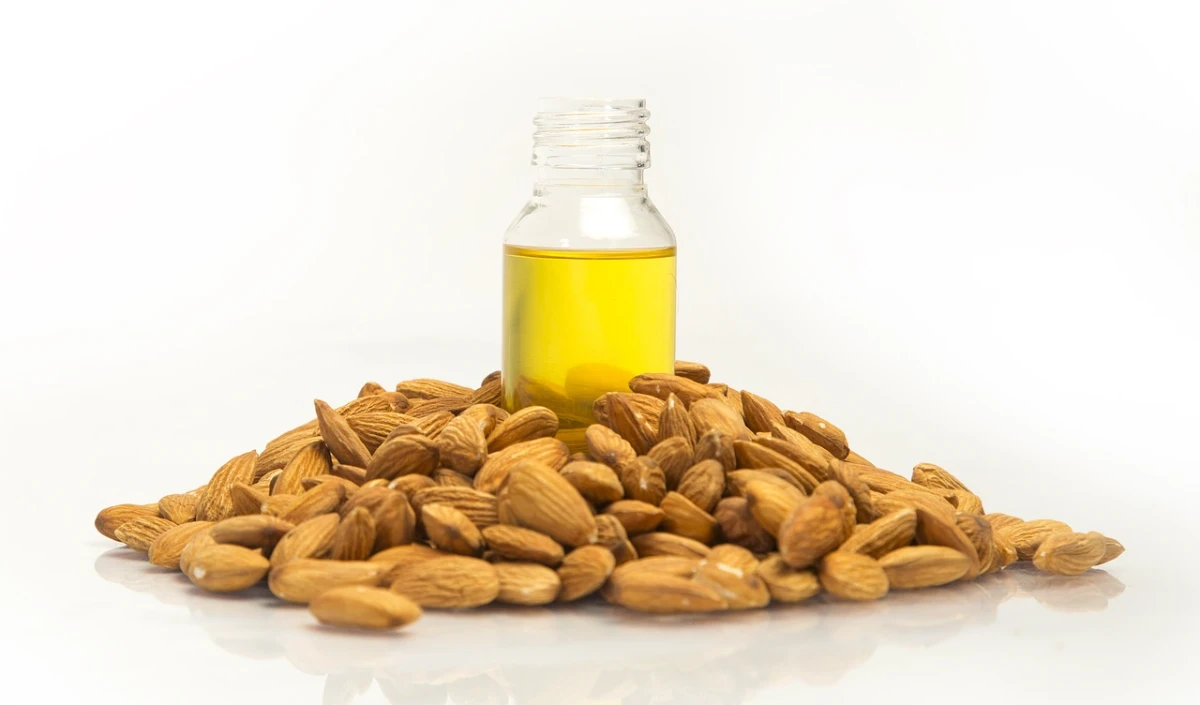 dry skin will become soft in winter use almonds on the face in this way