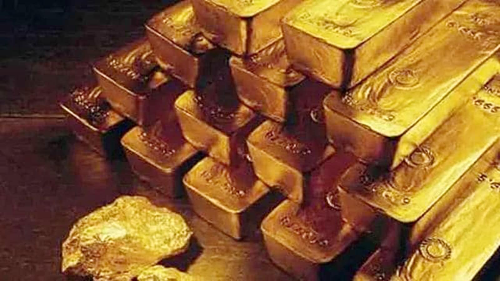 gold worth rs 2 35 crore seized at ahmedabad airportjtrutr