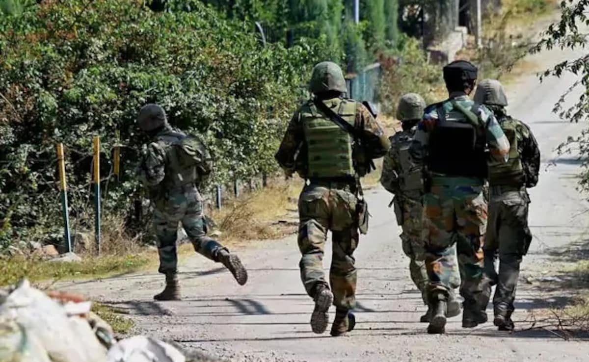 jammu encounter between terrorists and security forces in kulgam soldiers on front1