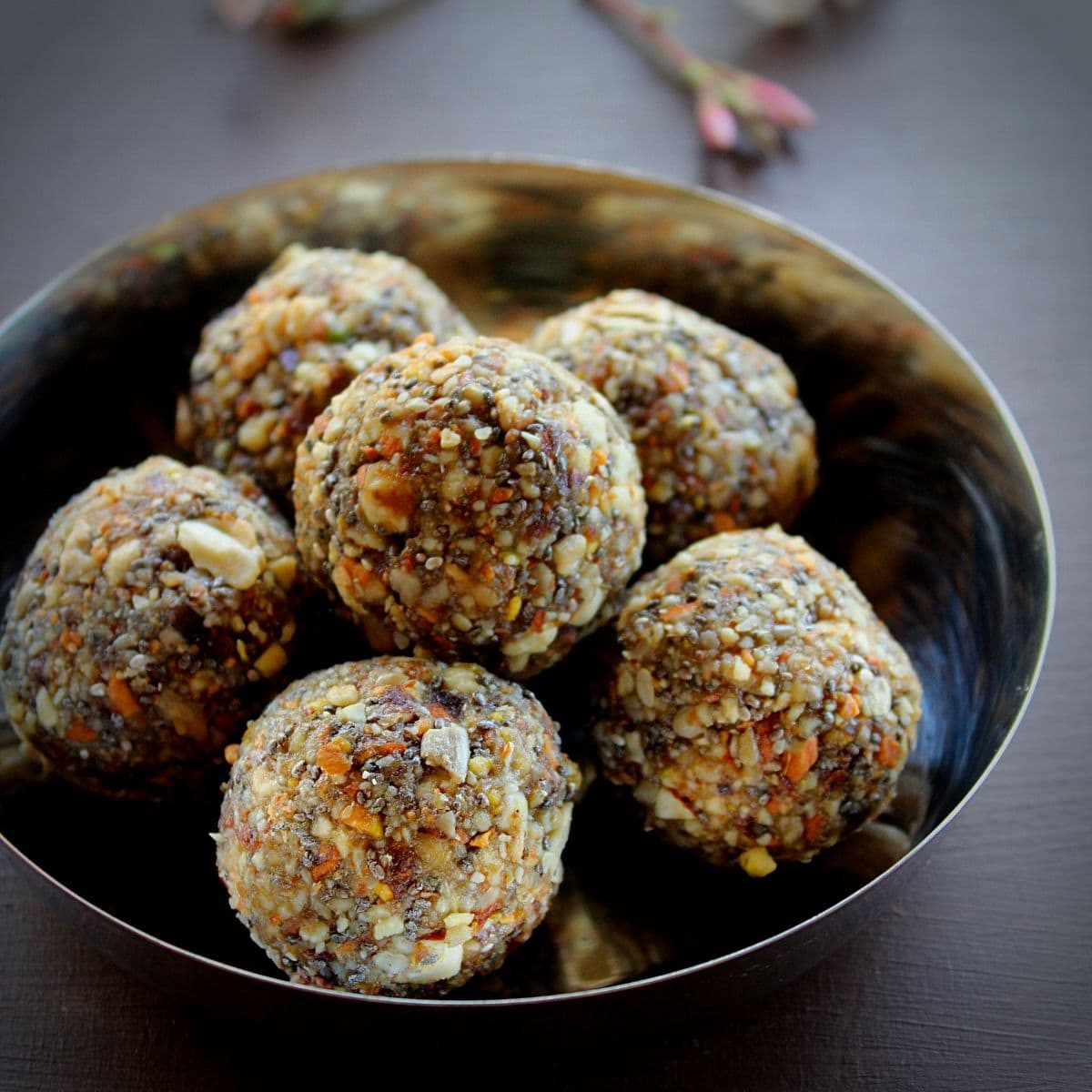 khajur ke laddu to keep your body warm in winters magical health benefits of this dry fruit laddu1