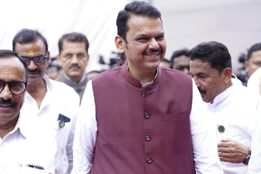 maharashtra cabinet expansion likely by dec 14 fadnavis to meet pm in delhi latest news2