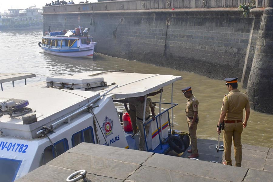 man and child still missing after ferry navy craft collision off mumbai coast1