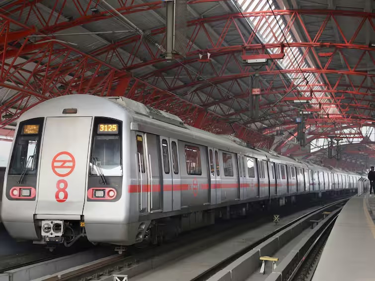 questions raised on dmrc due to theft in delhi metro1