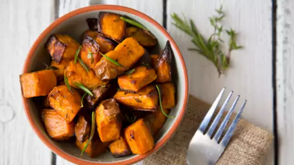 roasted sweet potatoes magical health benefits eat shakarkandi superfood to get rid of joint pain 1