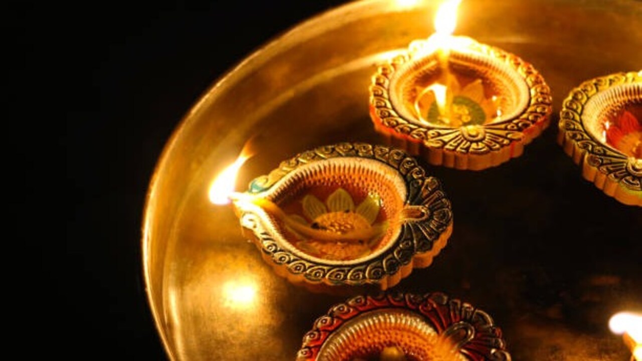 somvati amavasya 2024 deepak upay light diyas on 5 places of your home for pitru mata laxmi blessings 2