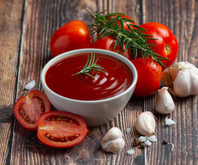 tomato sauce can be made as tasty as the market at home you just have to follow this easy recipeewr