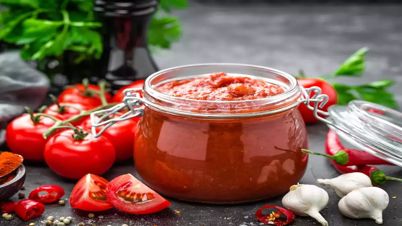 tomato sauce can be made as tasty as the market at home you just have to follow this easy recipeweqrweq