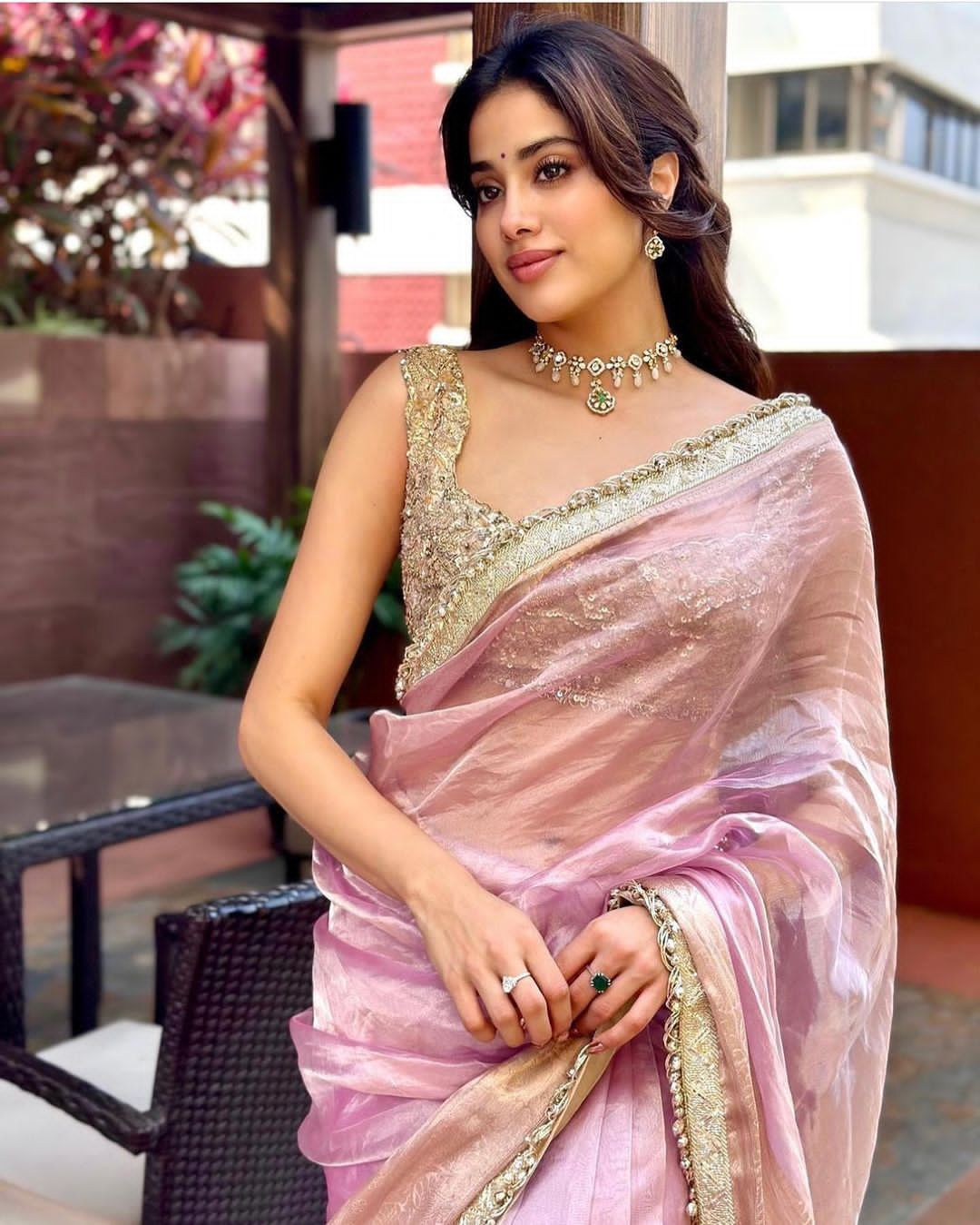 want to look glamorous like janhvi kapoor try sheer sarees2