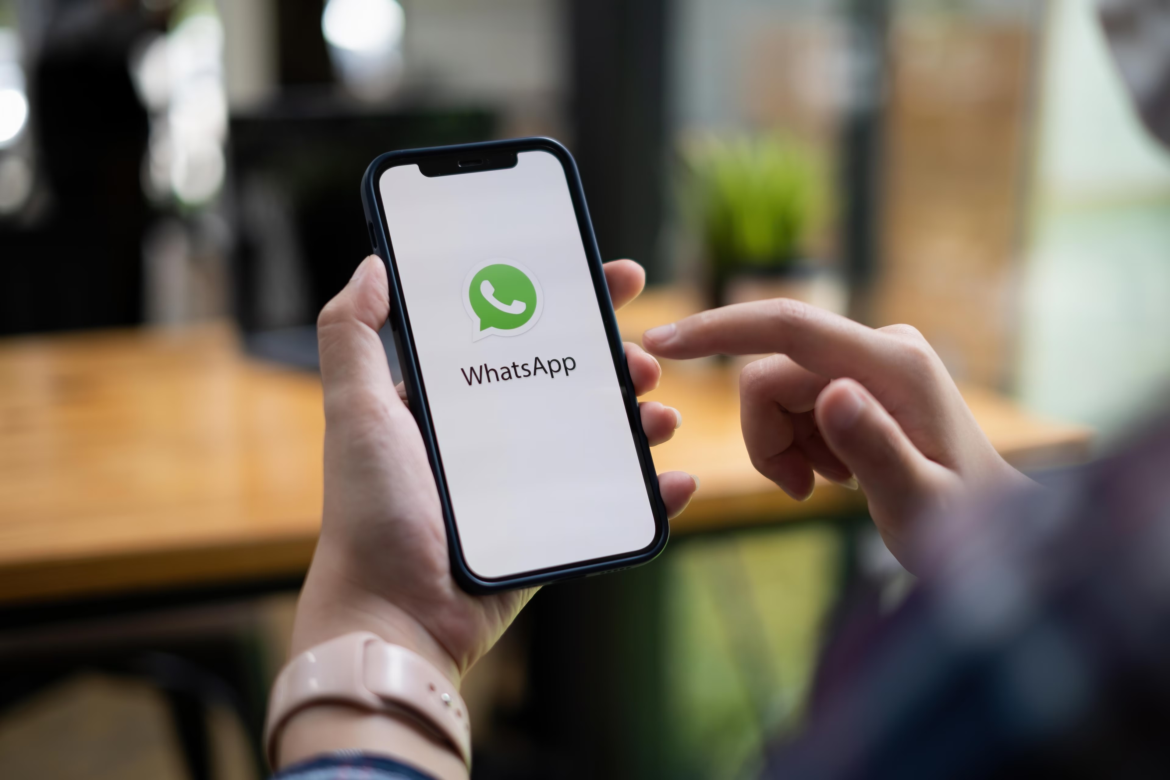 whatsapp starts testing in app dialer for iphone user to replace tradition phone dialer1