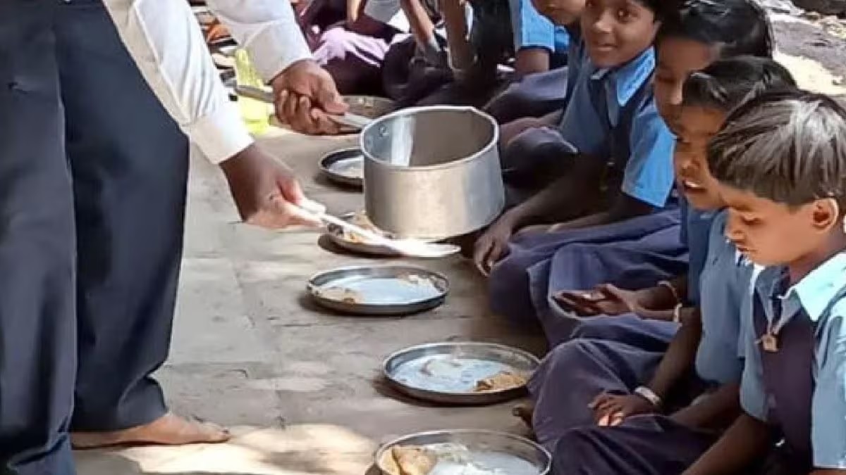 mid day meal students of 9th and 10th will also get mid day meal odisha govt to extend facility1