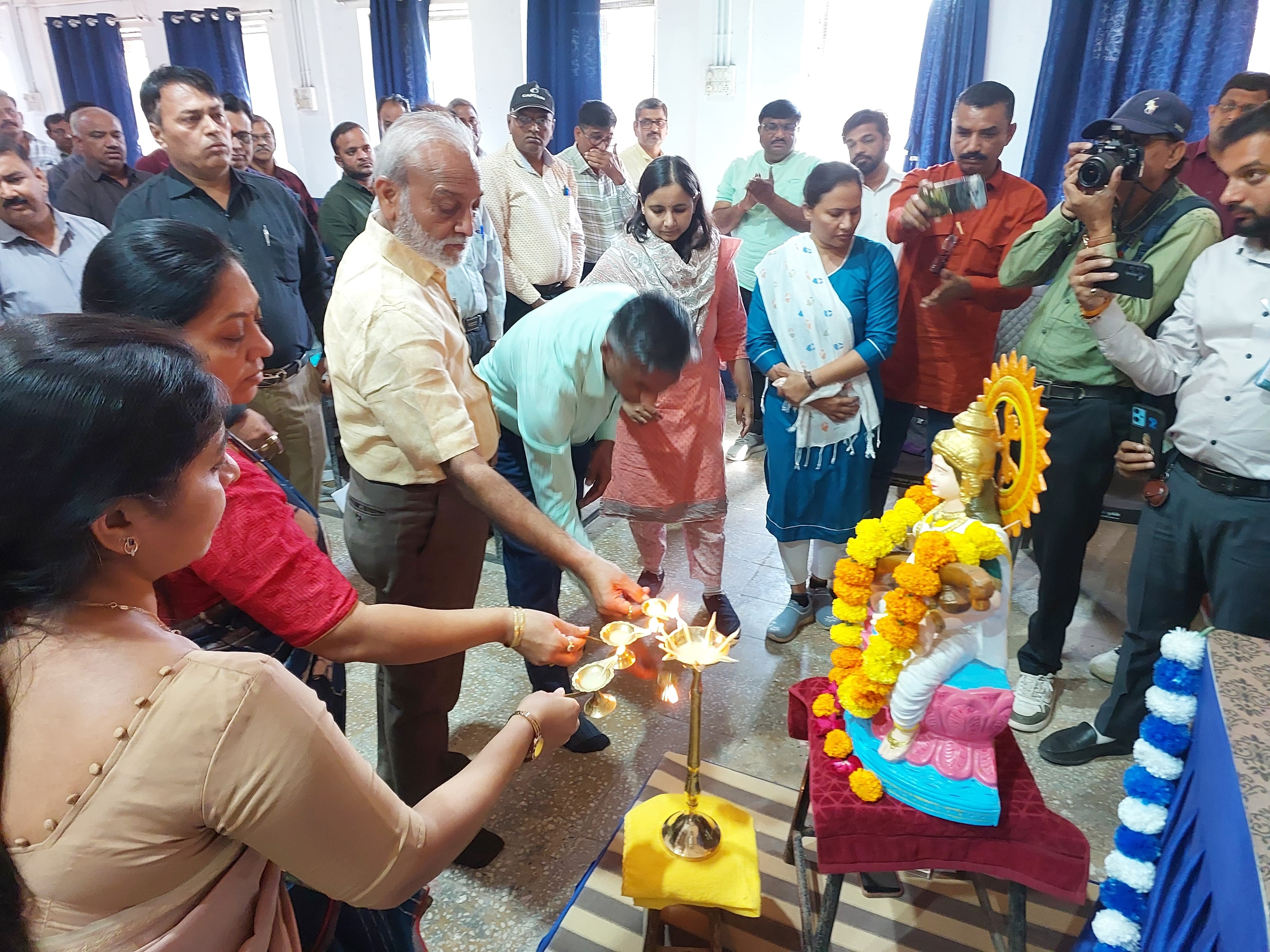 a program was organized at swami vivekananda vidyavihar gandhinagar under the recruitment process of old teachers 2025 3