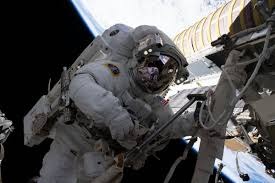 how much oxygen do astronauts carry in space how they survive if mission failurerwe